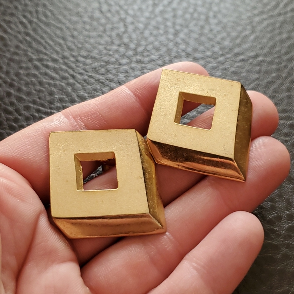 VTG TAT clip on earrings